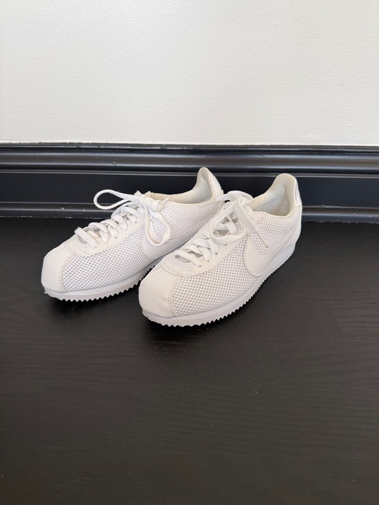 Nike Shoes - Nike White Low-Top Mesh daybreak Sneakers